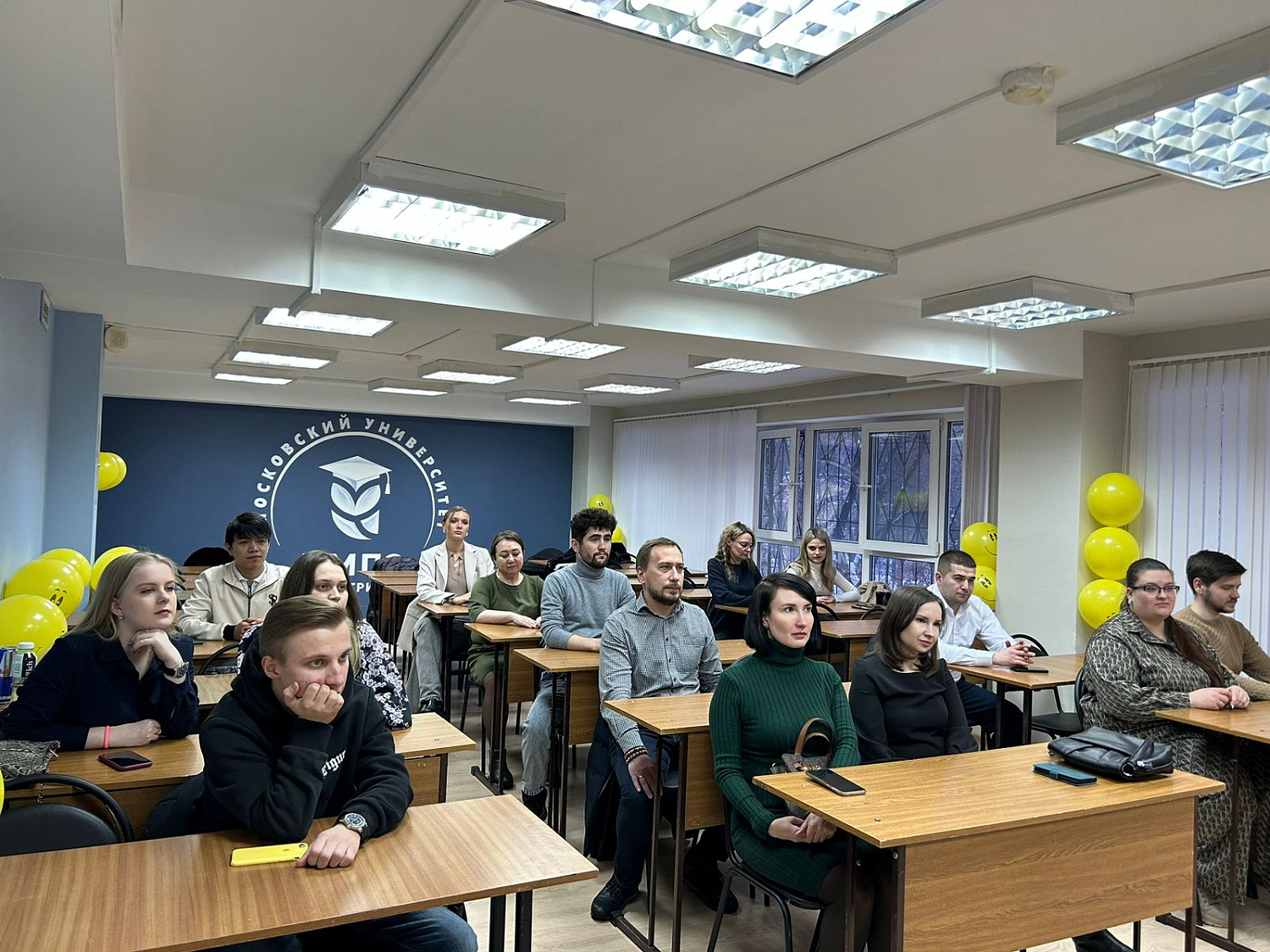 Вручение дипломов выпускникам Института международной экономики, лидерства и менеджмента