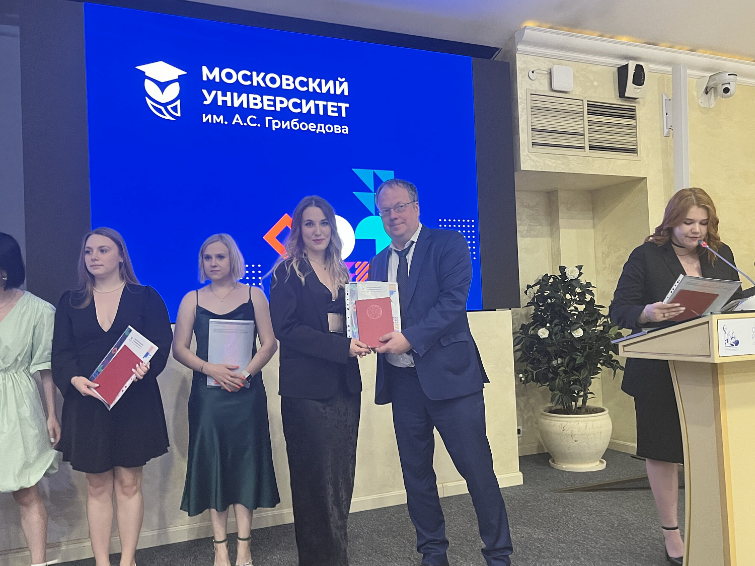 В добрый путь, грибоедовцы! Состоялось вручение дипломов