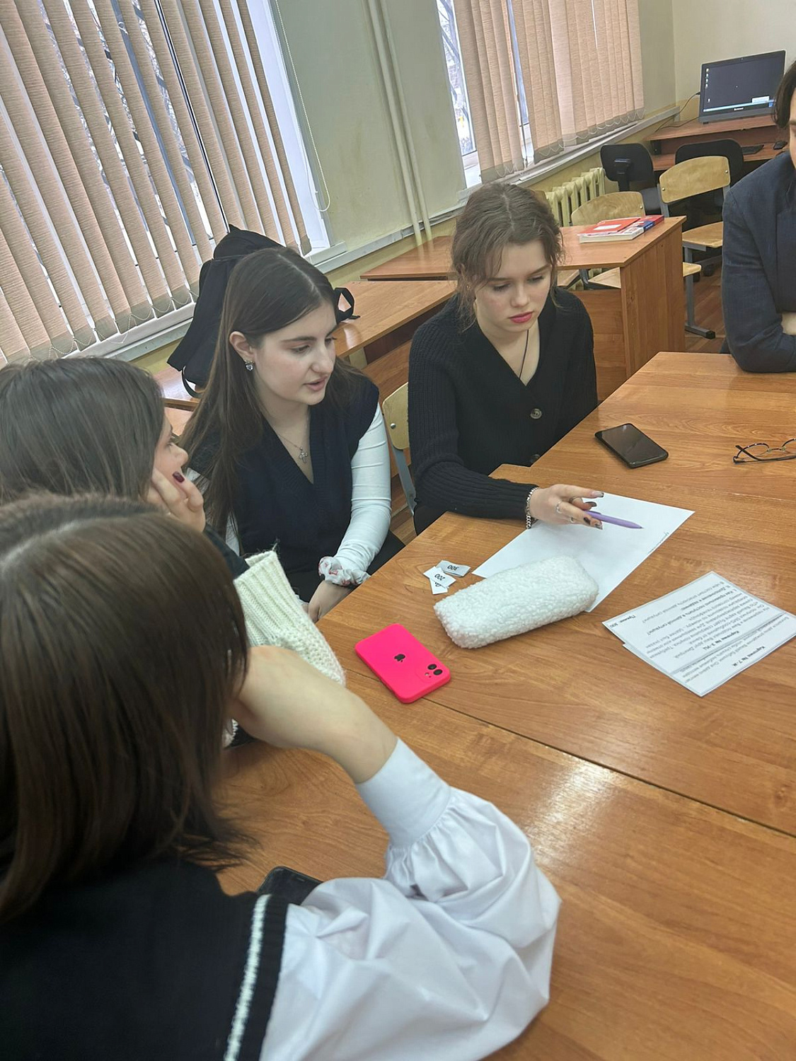 Студенты-амбассадоры Института международной экономики, лидерства и менеджмента провели со школьниками  профориентационную игру «Финансовая безопасность»