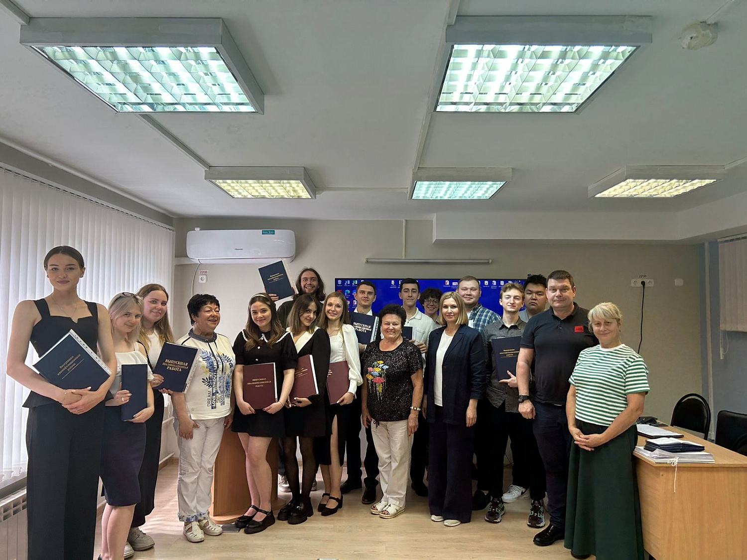 Поздравляем выпускников направления 38.03.01 Экономика с успешной защитой дипломов!