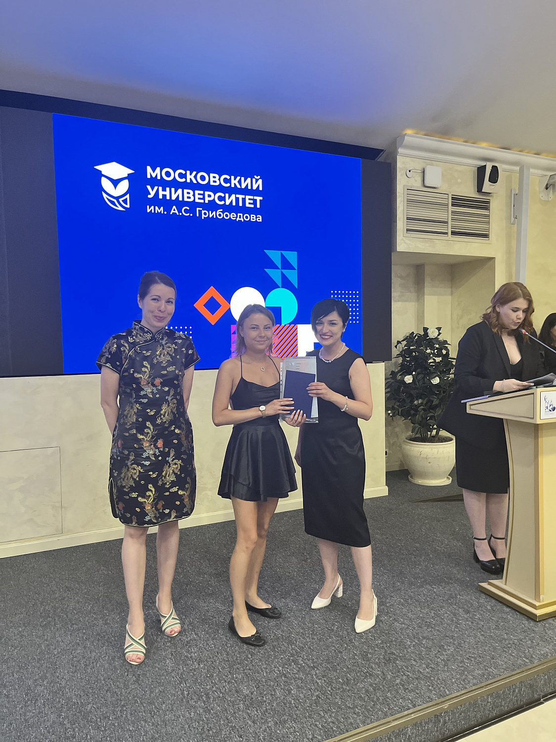 В добрый путь, грибоедовцы! Состоялось вручение дипломов