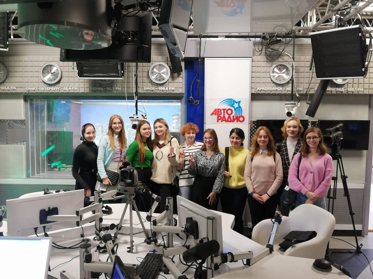 Первокурсники факультета журналистики побывали на "Авторадио"
