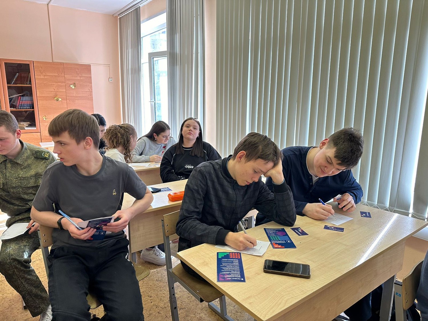 День науки от Института международной экономики, лидерства и менеджмента в московкой школе