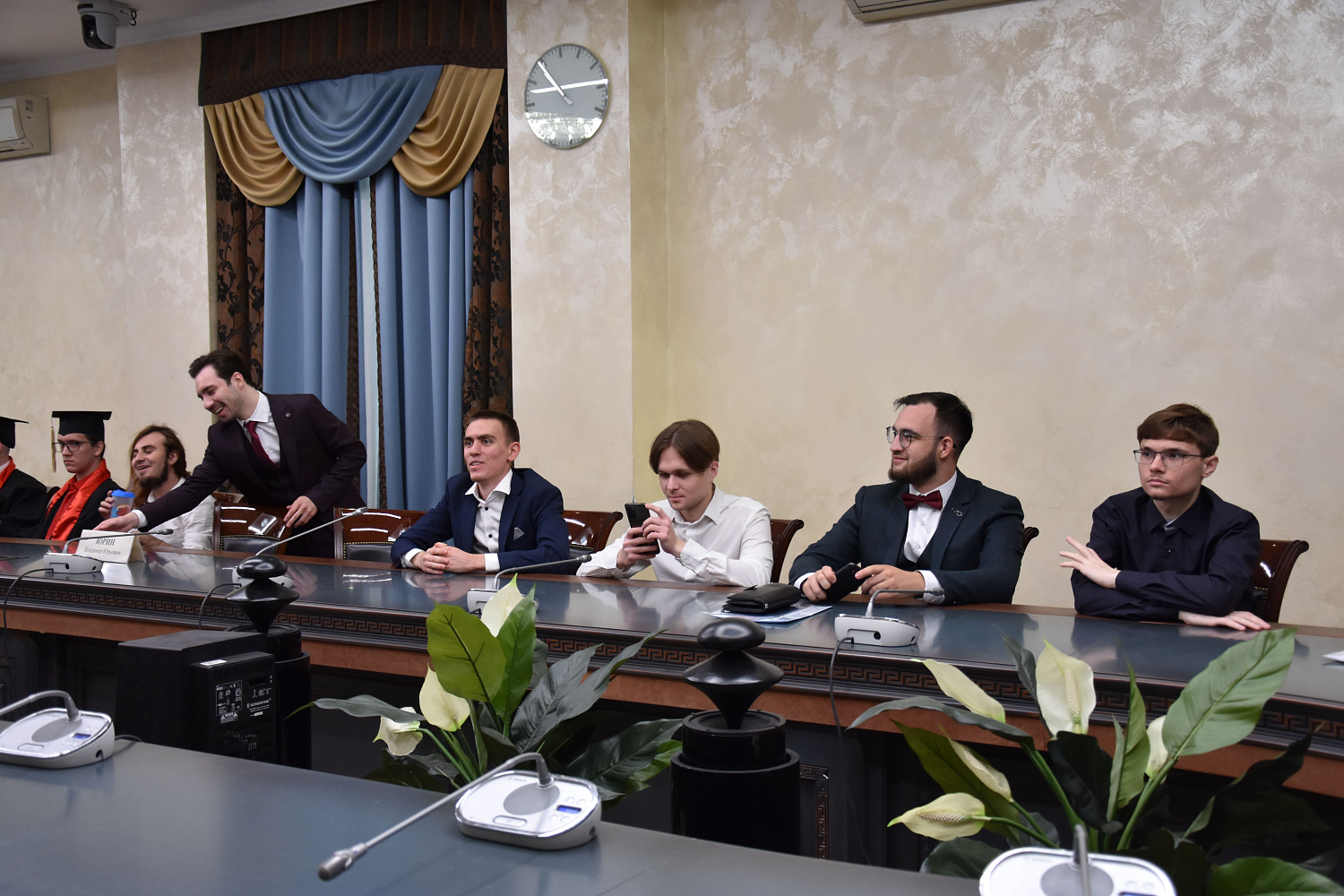 Вручение дипломов выпускникам факультета журналистики