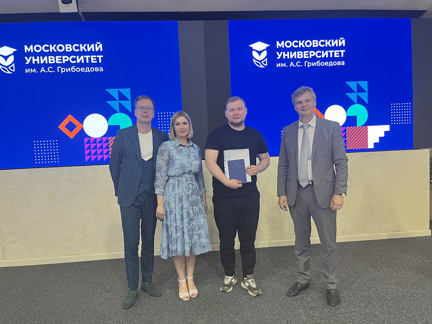 В добрый путь, грибоедовцы! Состоялось вручение дипломов