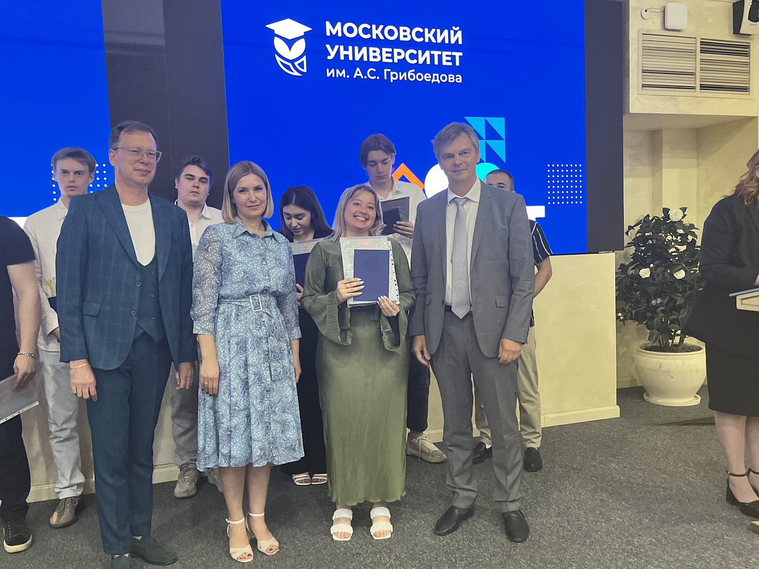 В добрый путь, грибоедовцы! Состоялось вручение дипломов
