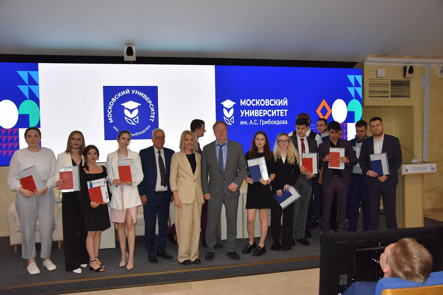 Торжественная церемония вручения дипломов