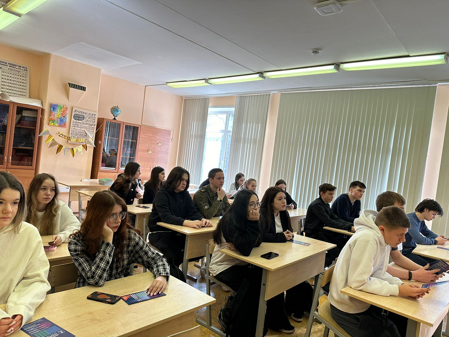 День науки от Института международной экономики, лидерства и менеджмента в московкой школе