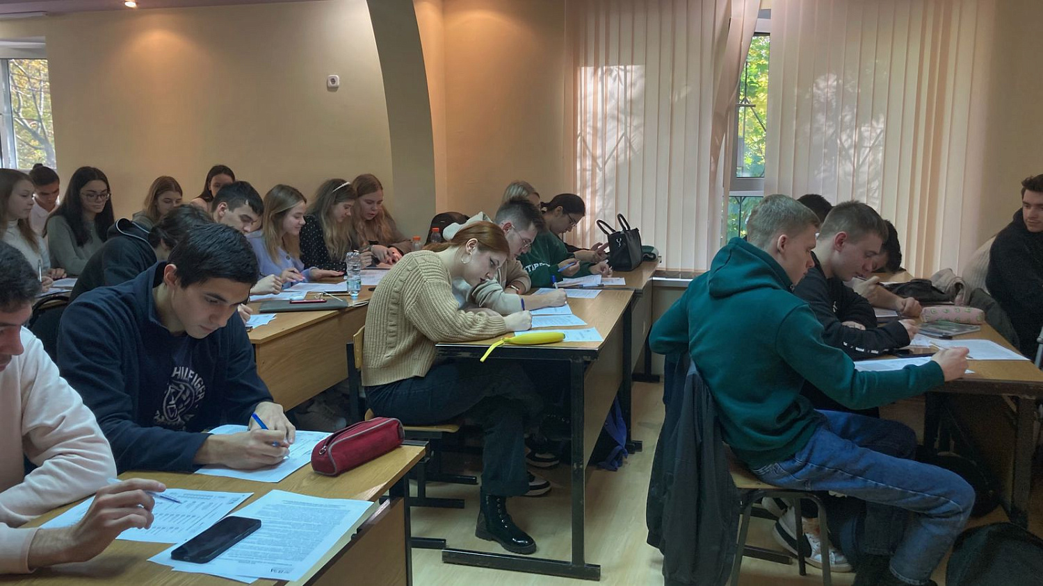 Всероссийский экономический диктант прошел на площадке Института международной экономики, лидерства и менеджмента