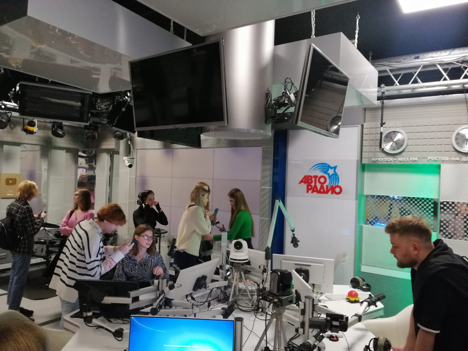 Первокурсники факультета журналистики побывали на "Авторадио"