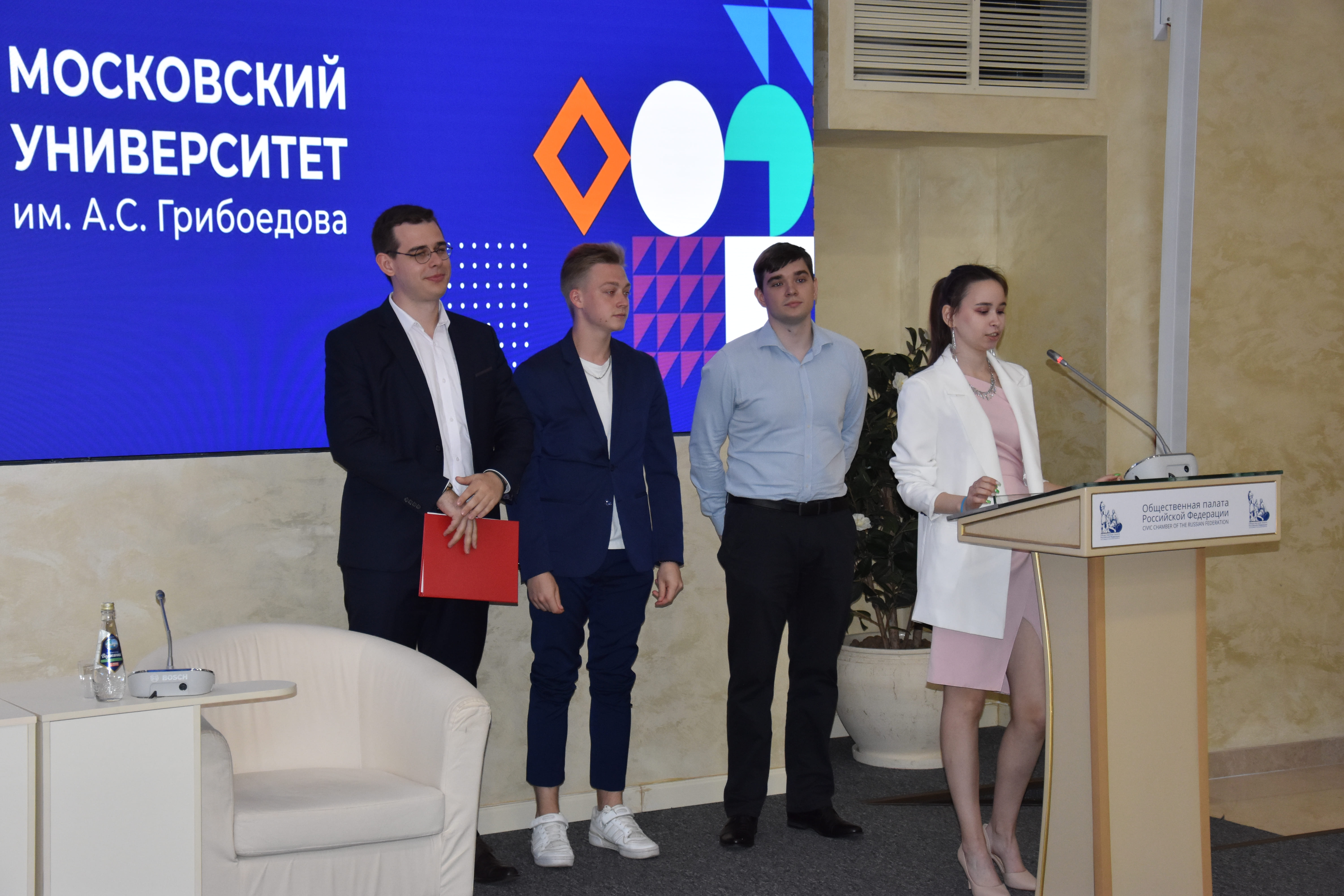 Торжественная церемония вручения дипломов