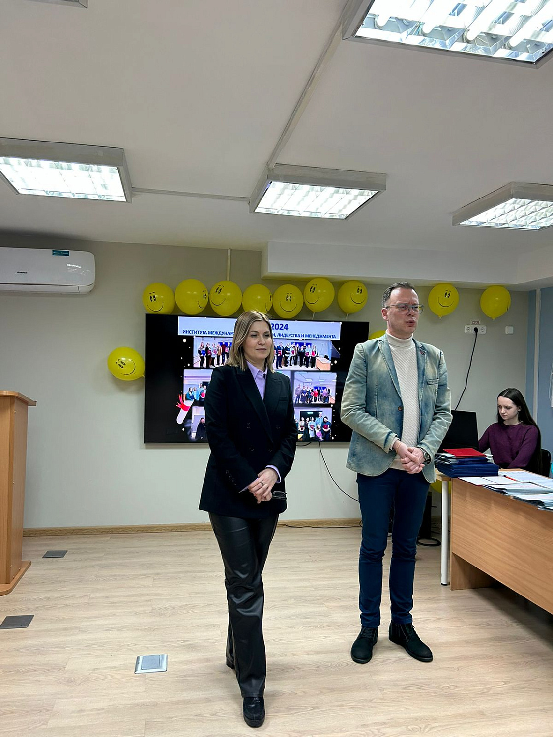 Вручение дипломов выпускникам Института международной экономики, лидерства и менеджмента