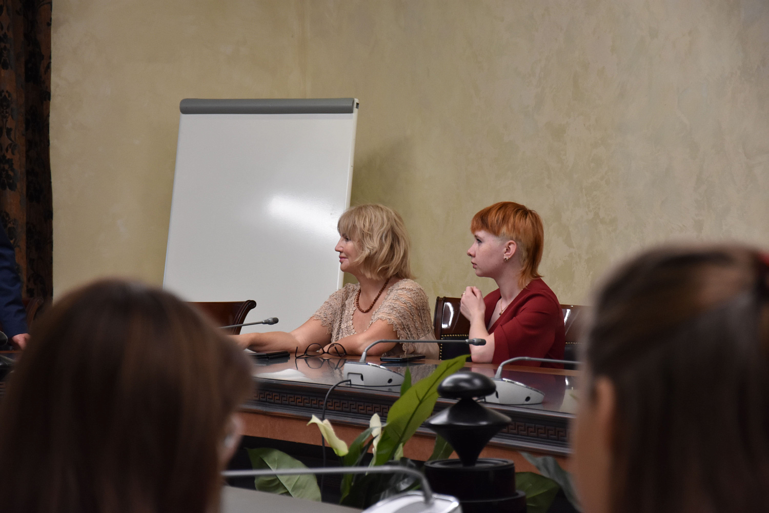 Вручение дипломов выпускникам факультета журналистики