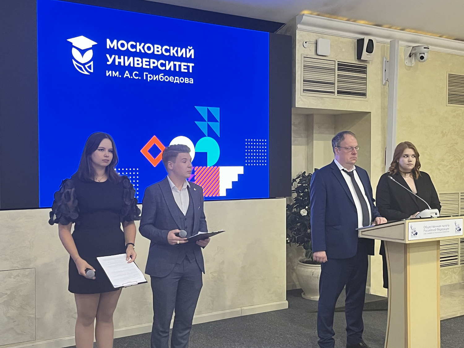 В добрый путь, грибоедовцы! Состоялось вручение дипломов