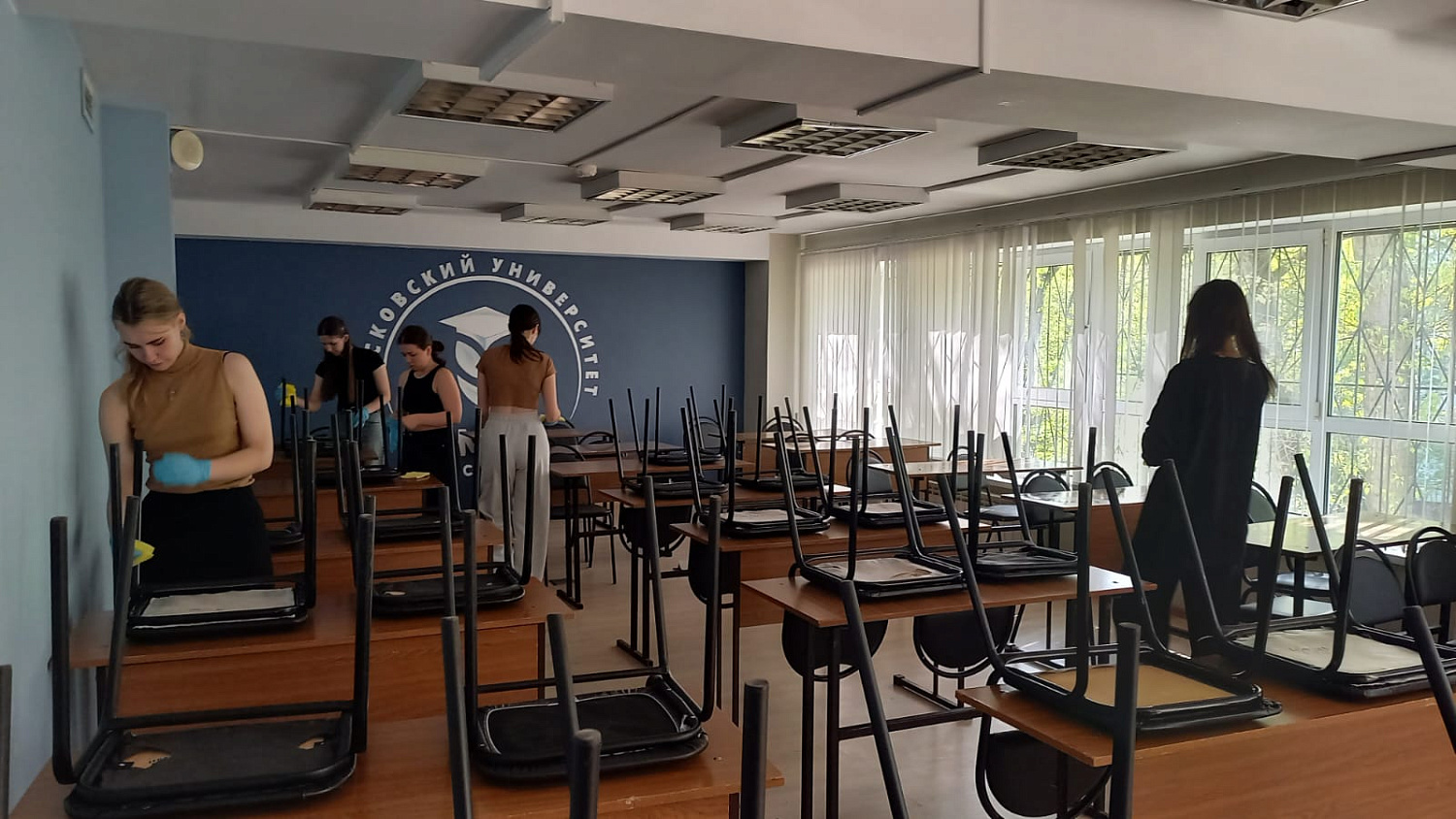 Студенты университета готовятся к майским праздникам